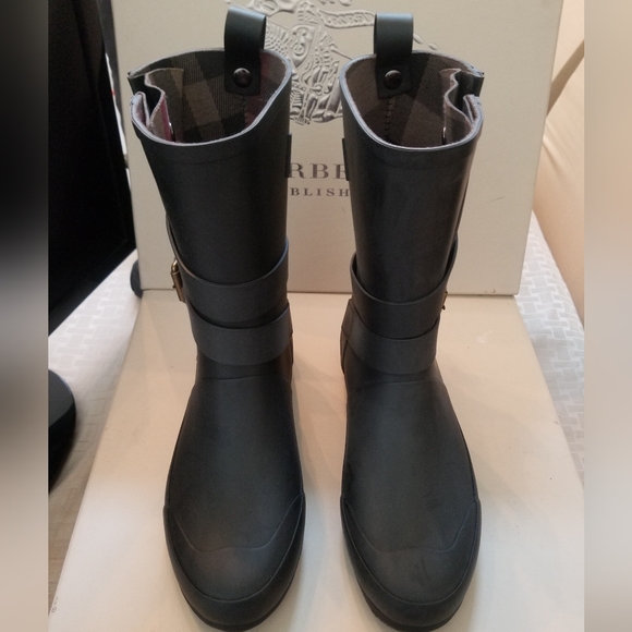 BURBERRY RAINBOOTS! BRAND NEW! - Picture 6 of 10